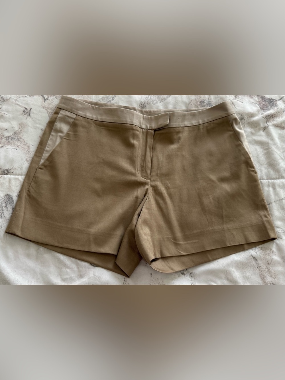 Club Monaco Tailored tan and cream cotton Shorts, size 4 cottagecore preppy